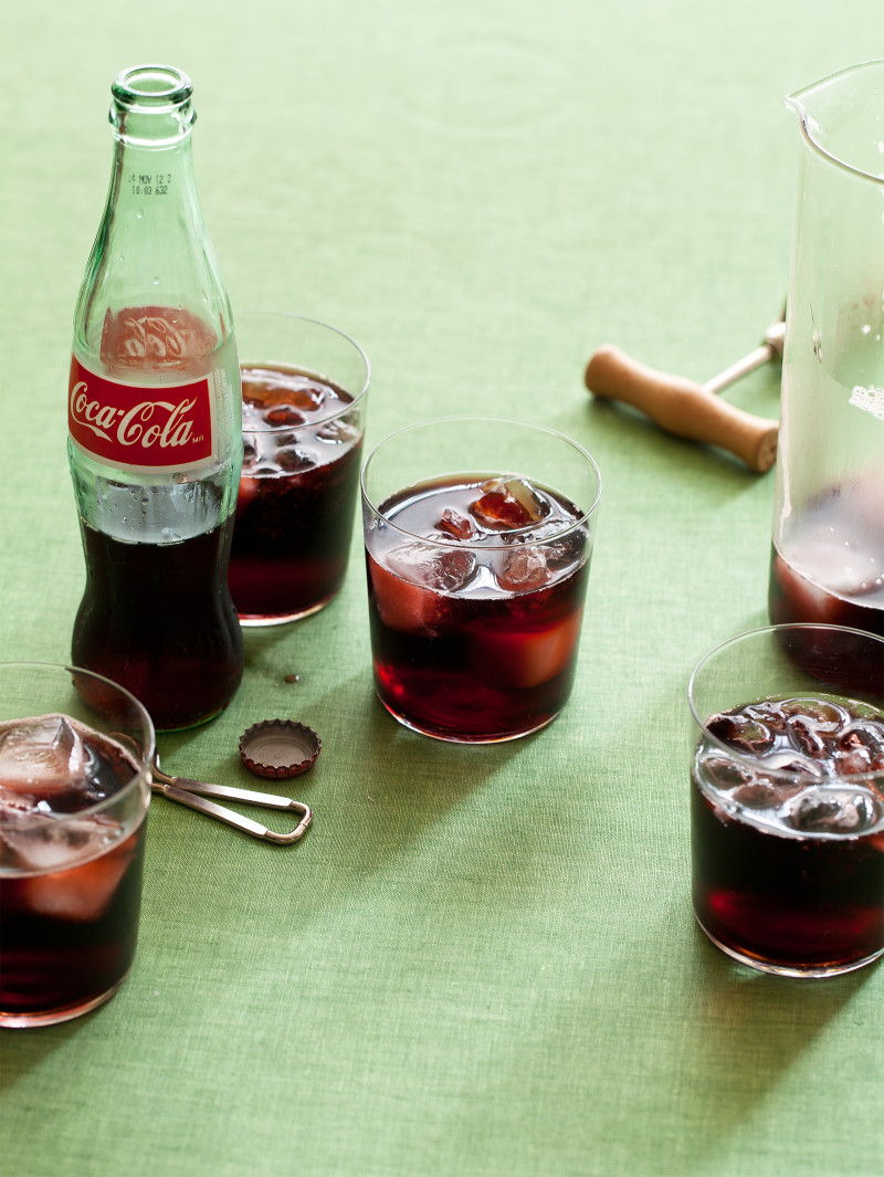 A recipe for Kalimotxo, red wine and coke. 