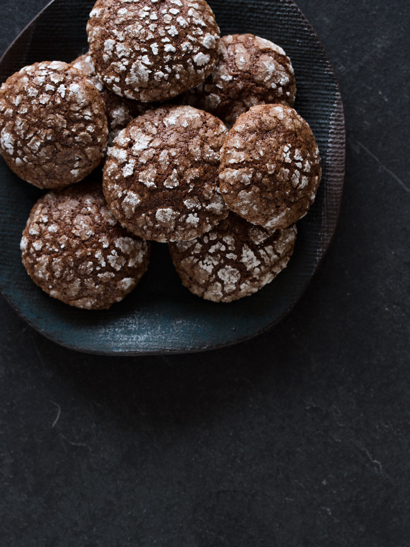 A close up of a pile of Mexican chocolate earthquake cookies on a plate.