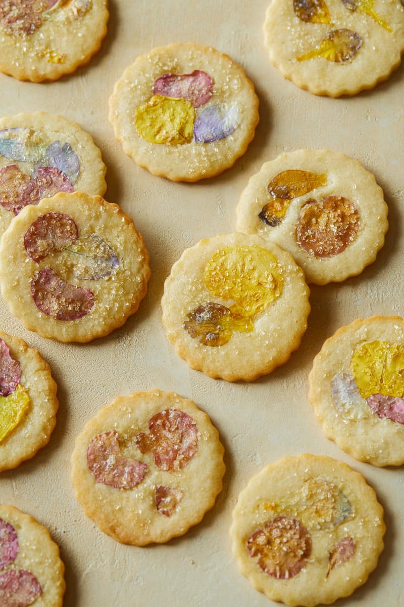 Floral pressed butter cookies.