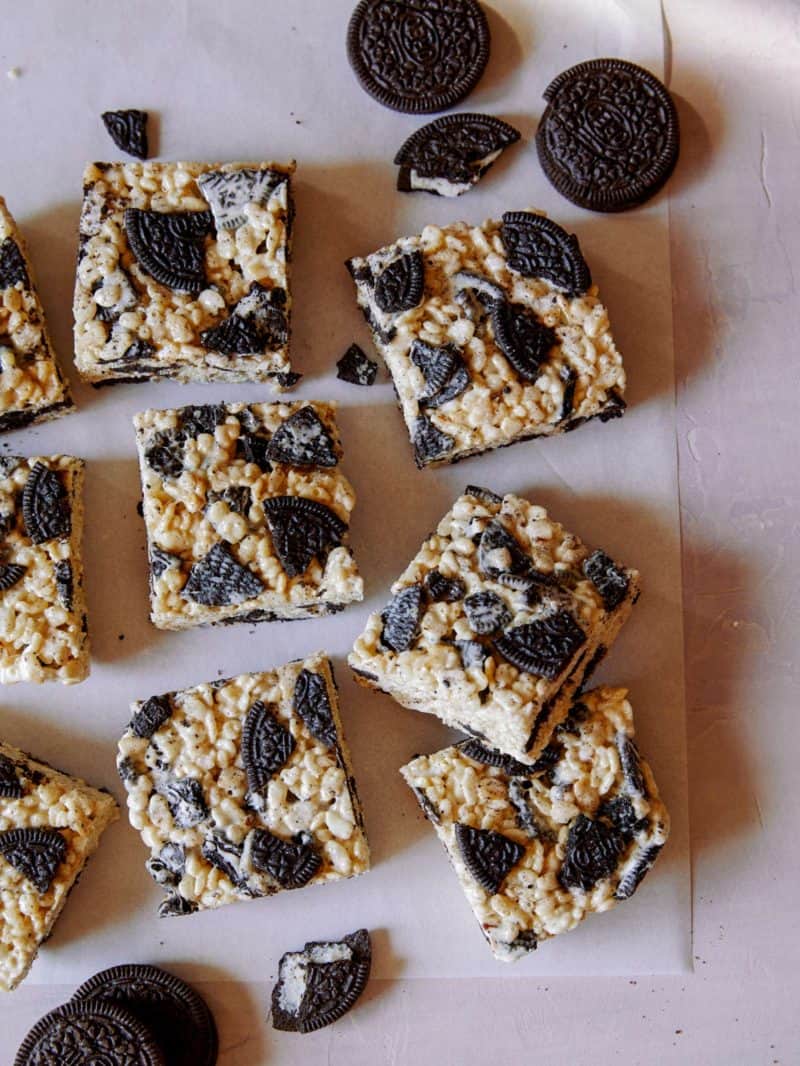 Cookies and cream Rice Krispies Treat squares with cookies.