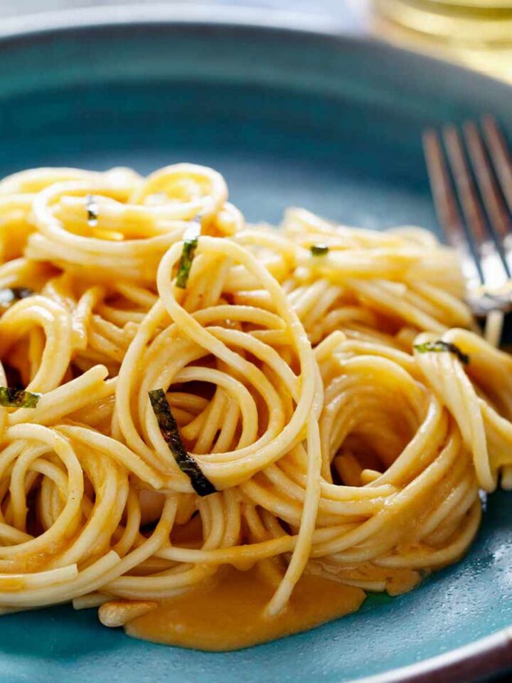 A close up image of Uni Spaghetti on a plate.