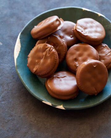 A recipe for Chocolate Covered Peanut Butter Ritz Sandwiches.