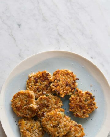 A plate of cheesy apple farro cakes.