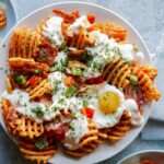 A plate of Irish breakfast nachos.