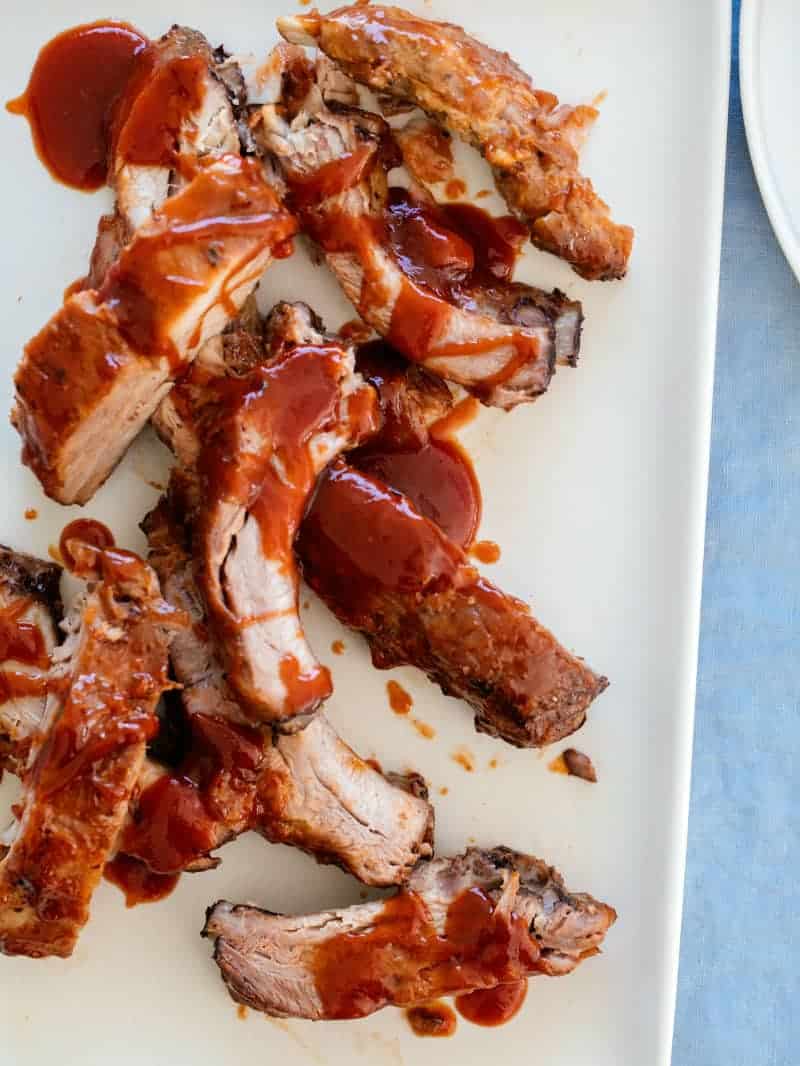 ベビーバックリブのスイートハニーBBQソースがけアップ
