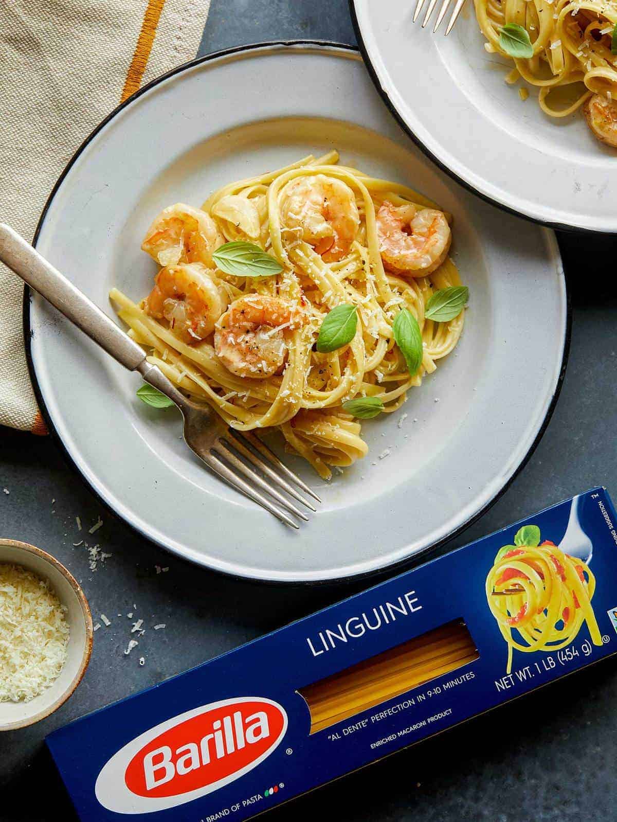 Shrimp Linguine with Garlic and Saffron Cream