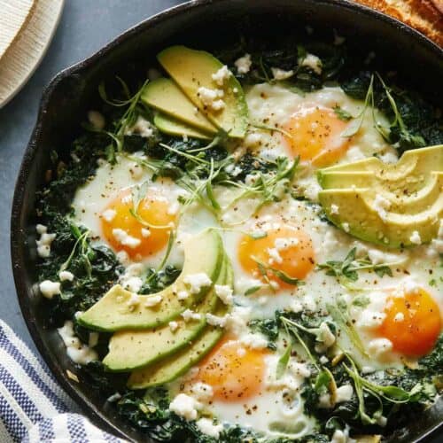 A skillet of green shakshuka.