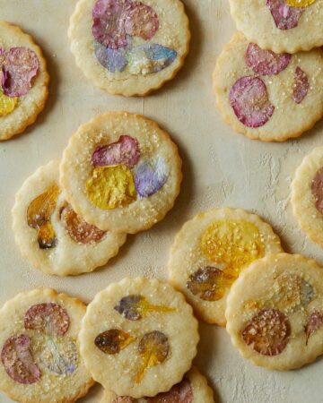 Floral pressed butter cookies.