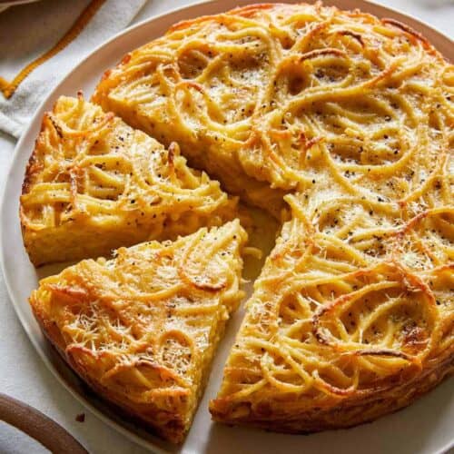 Cacio e pepe pasta pie with slices cut.