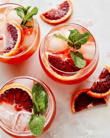 Blood orange shandy with blood orange slices.