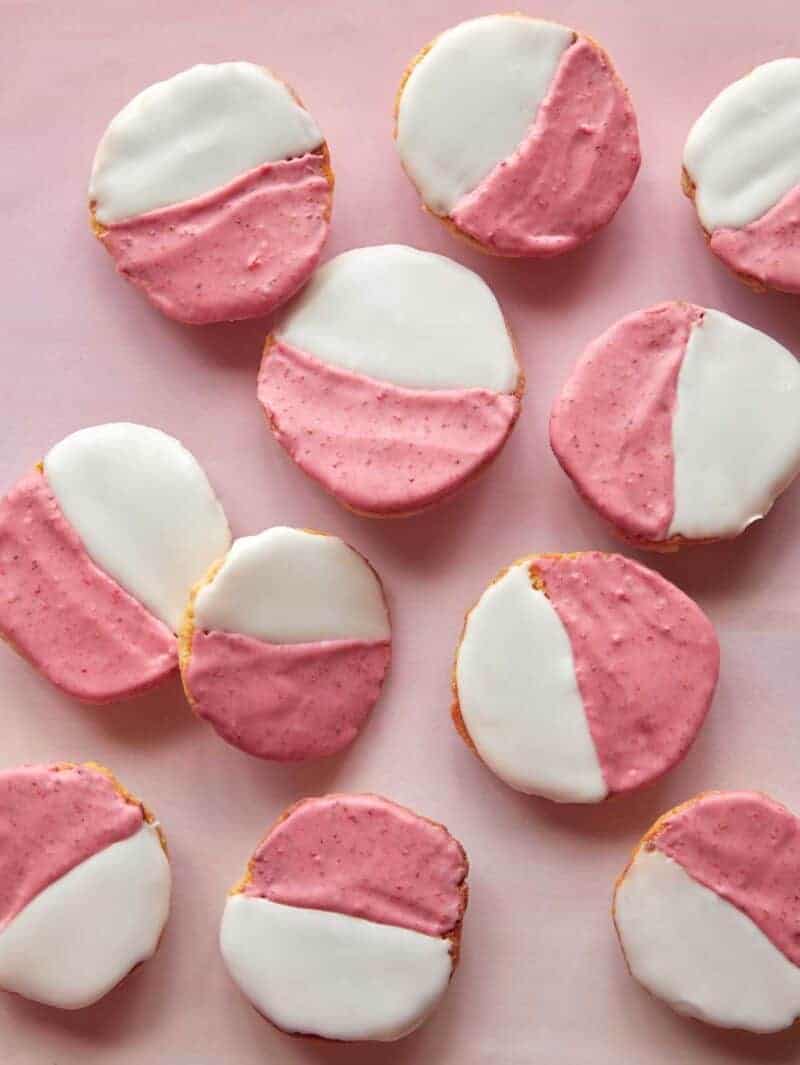 Pink and white frosted Valentine\'s Day cookies.