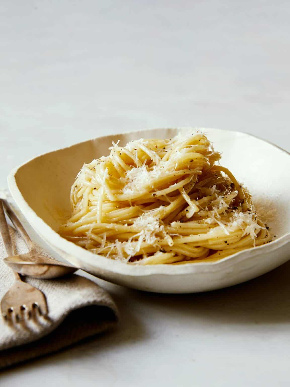 Easy Cacio e Pepe Recipe only 4 ingredients! Spoon Fork Bacon