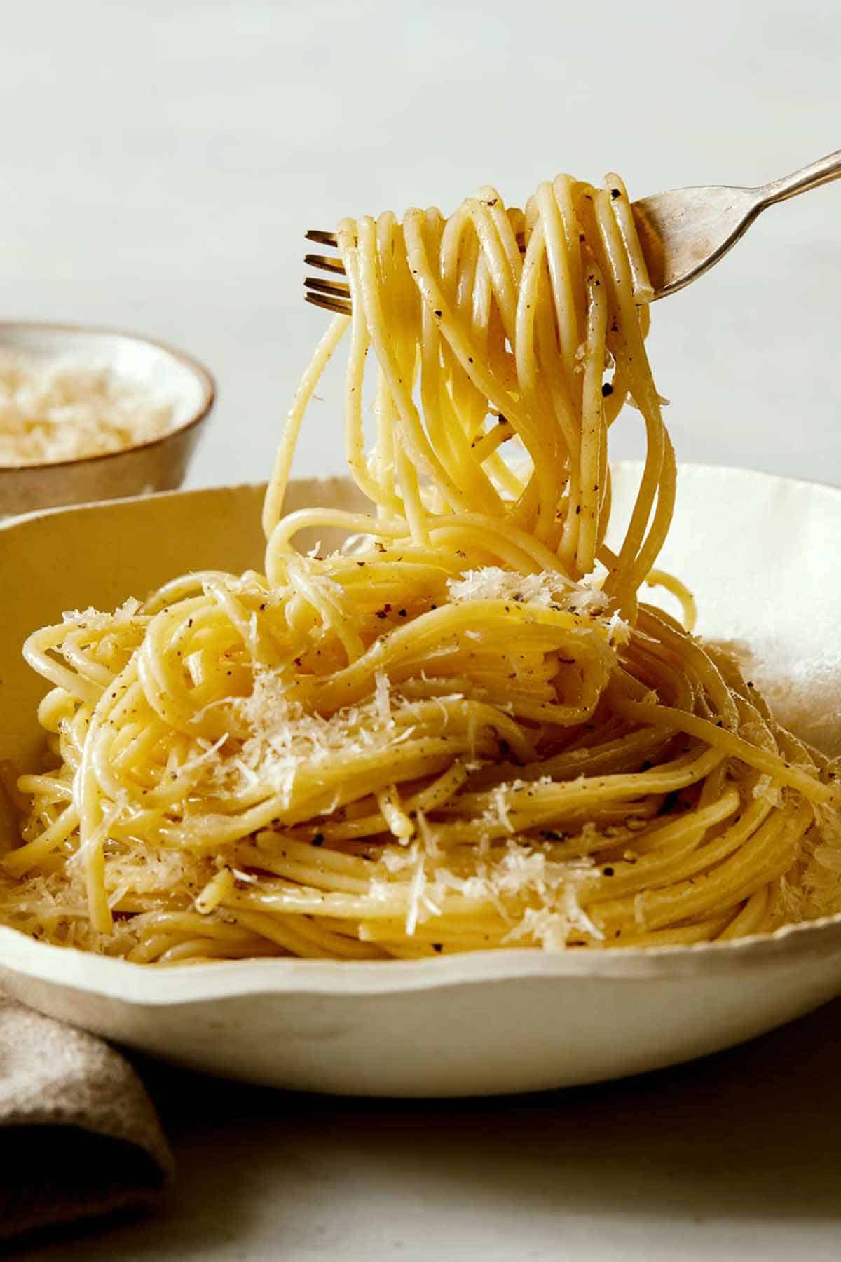 Easy Cacio e Pepe Recipe only 4 ingredients! Spoon Fork Bacon