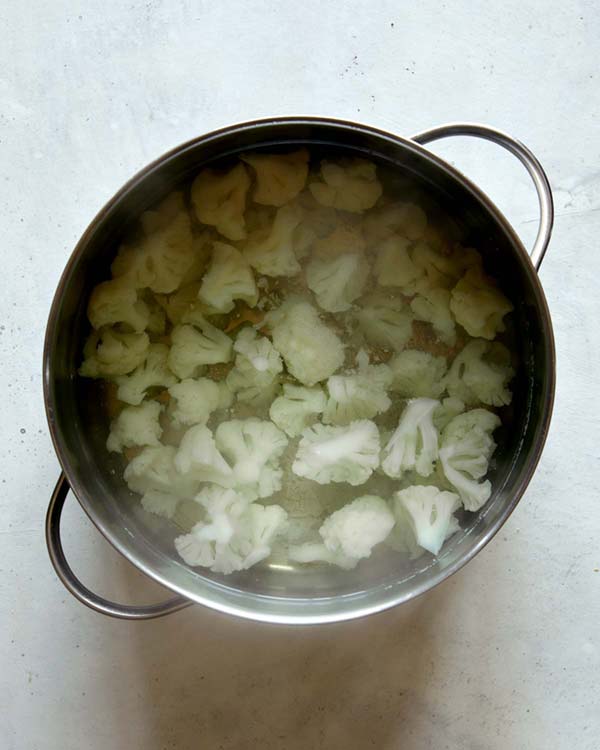 Cooked Cauliflower in a pot.