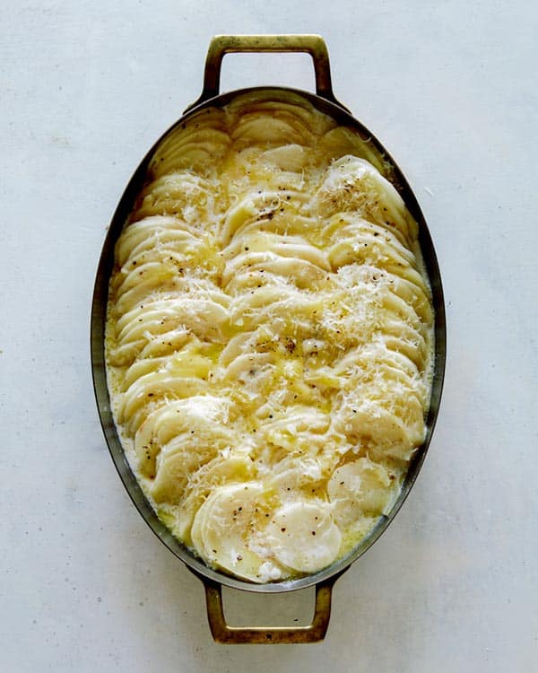 Potatoes gratin with parmesan on top.