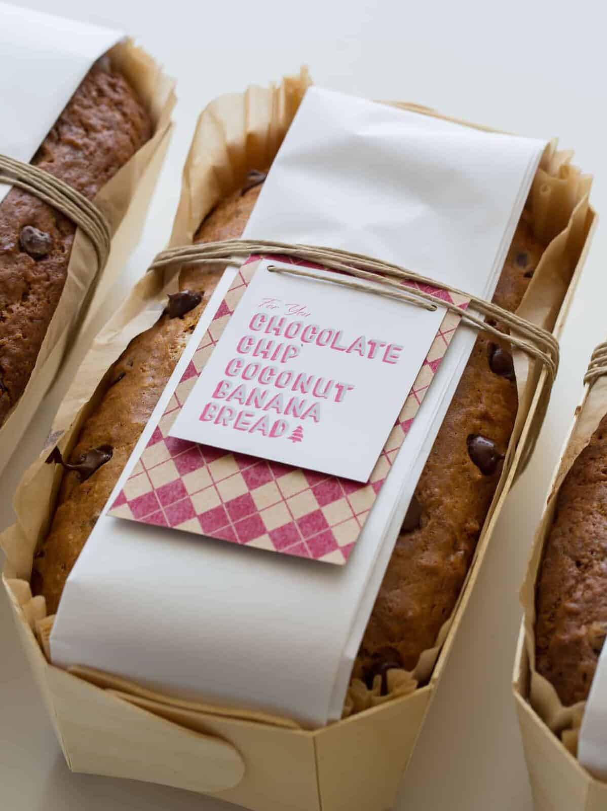 Banana Bread Recipe and download and print labels for a great gift.