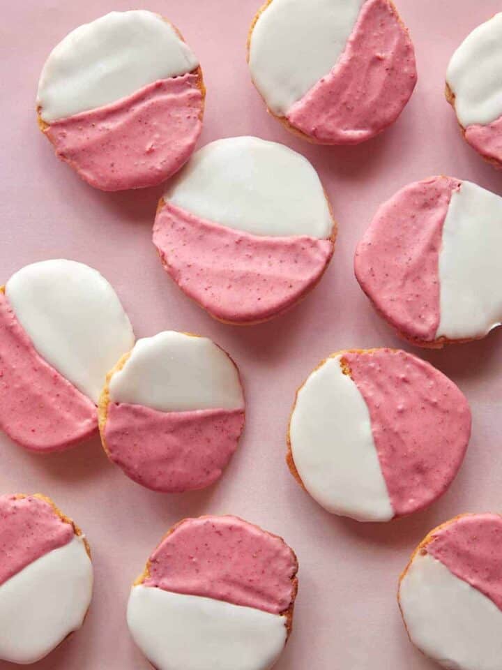 Valentines Day Cookies recipes, pink and white cookies. 