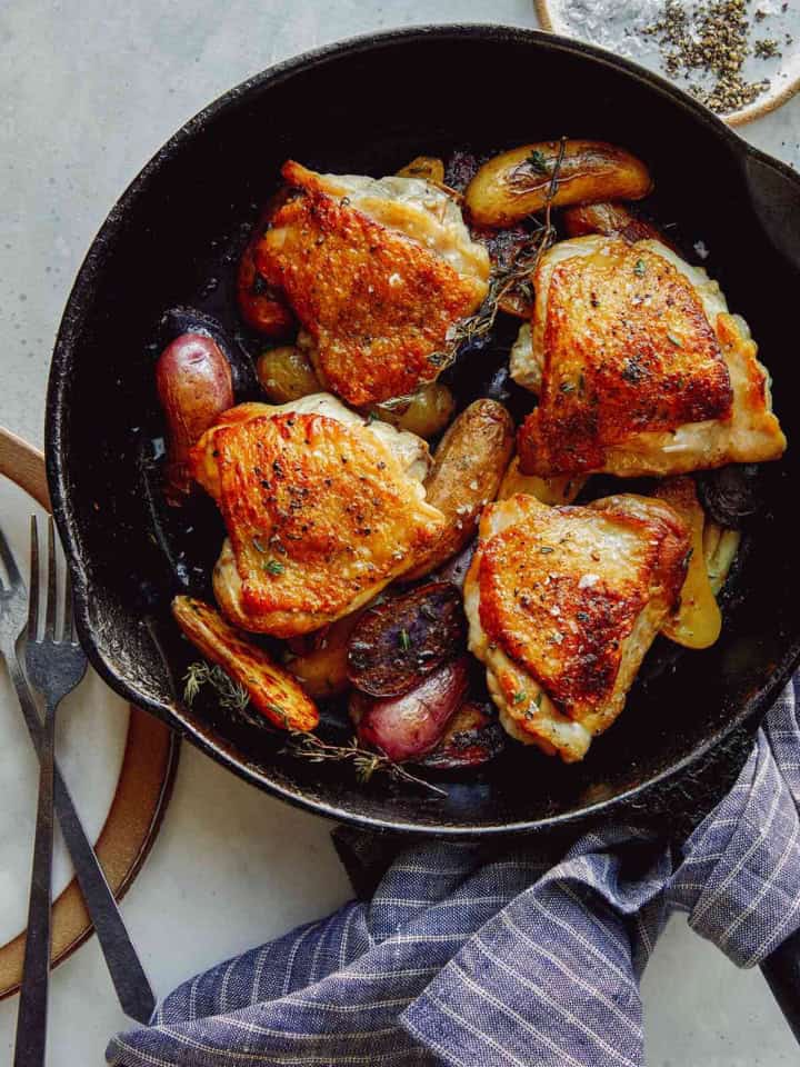 Crispy chicken thighs recipe in a skillet.