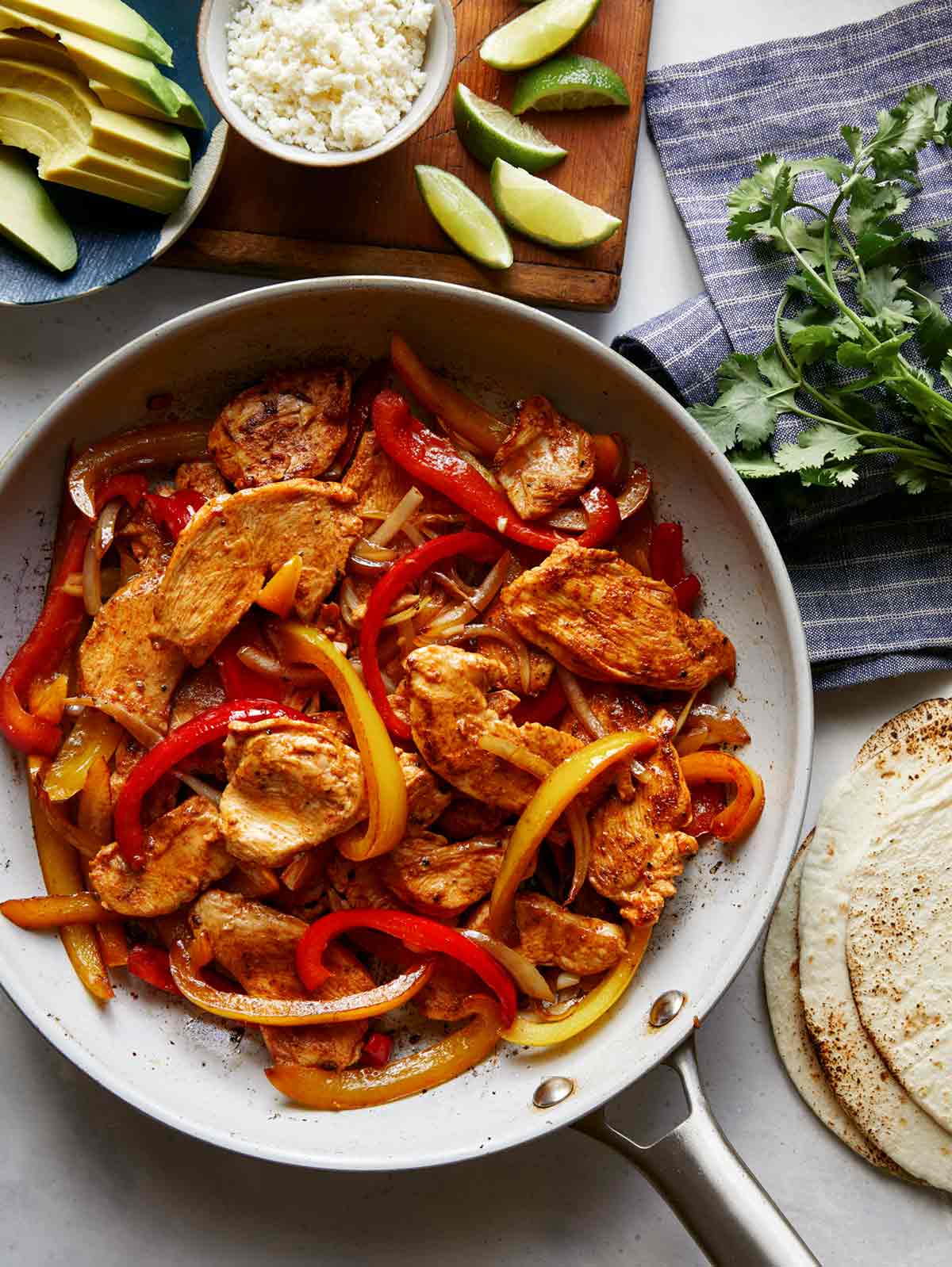 Chicken Fajitas Recipe { EASY SKILLET 30 MIN)