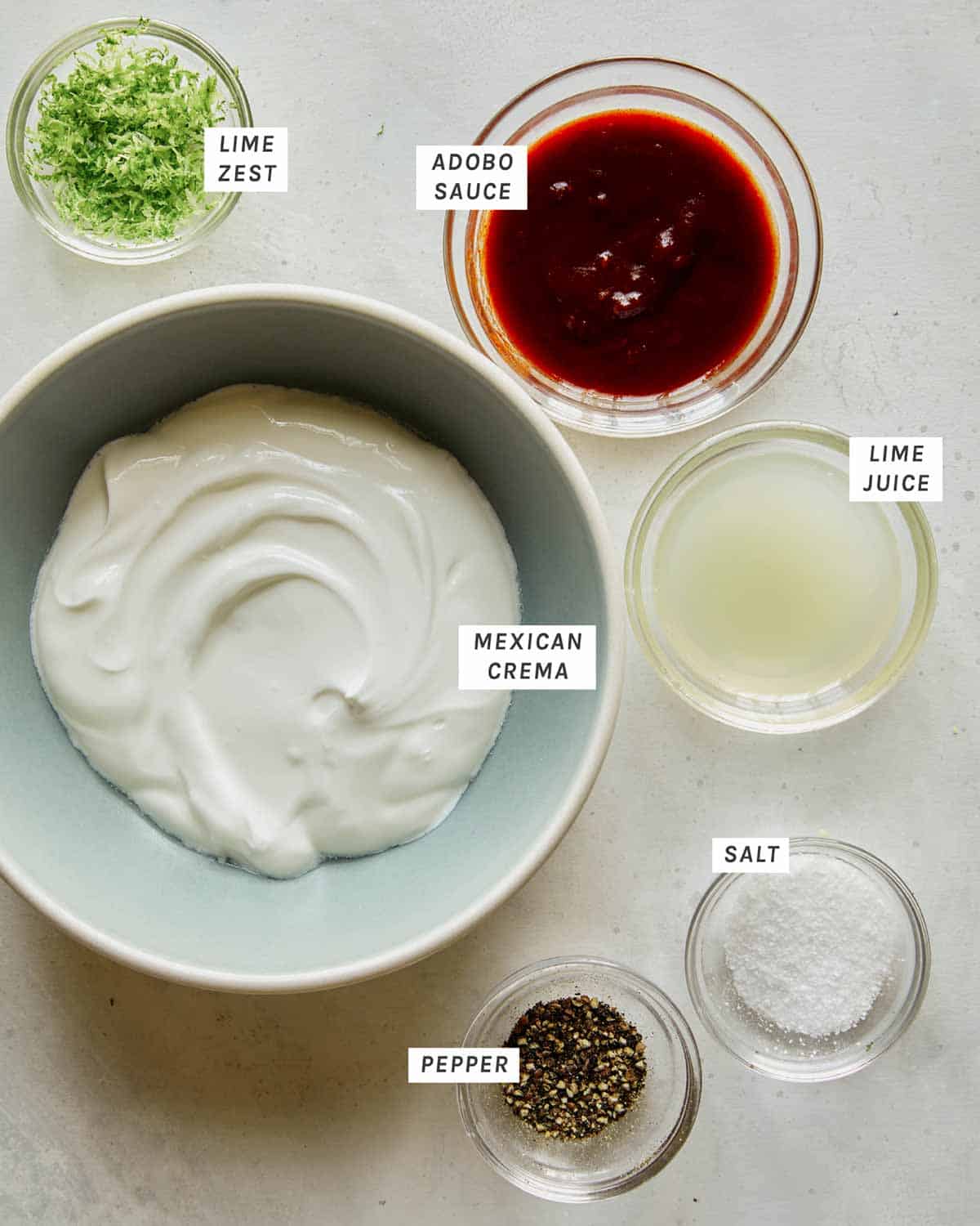 Baja padažo ingredientai paruošti gaminti.