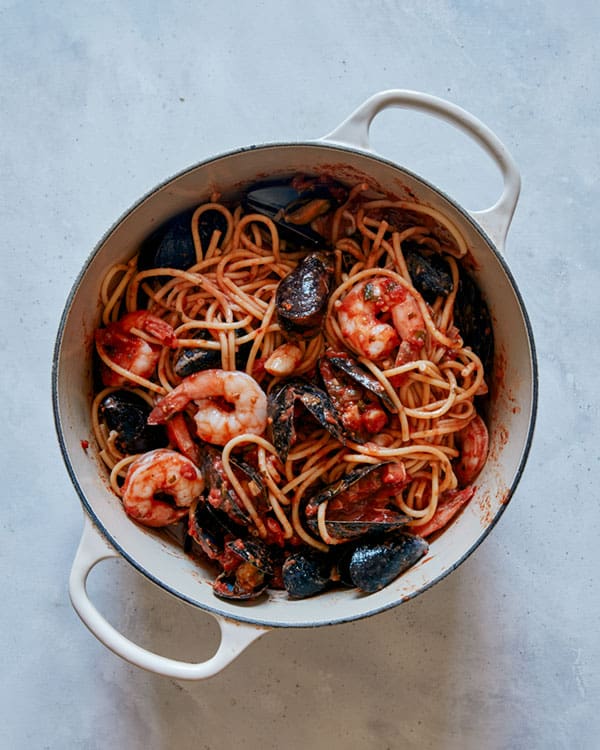 Frutti di mare recipe in a pot.