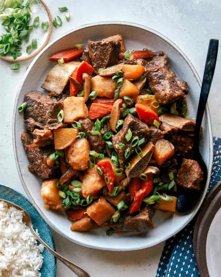 A recipe for glabi jjim plated onto a platter.