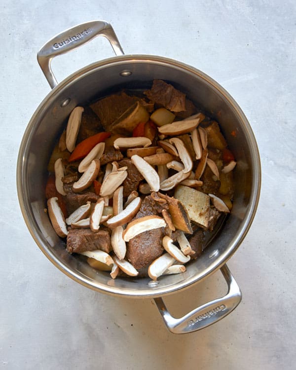 Galbi jjim with mushrooms added into the pot. 
