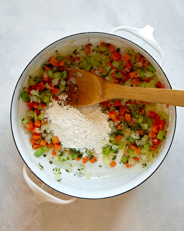 Flour with vegetables in a pot to make soup.