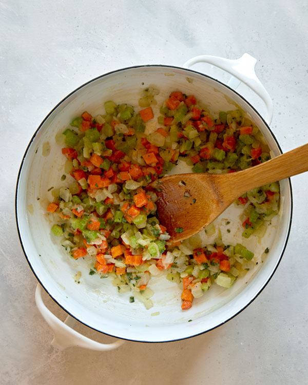 Flour with vegetables in a pot.