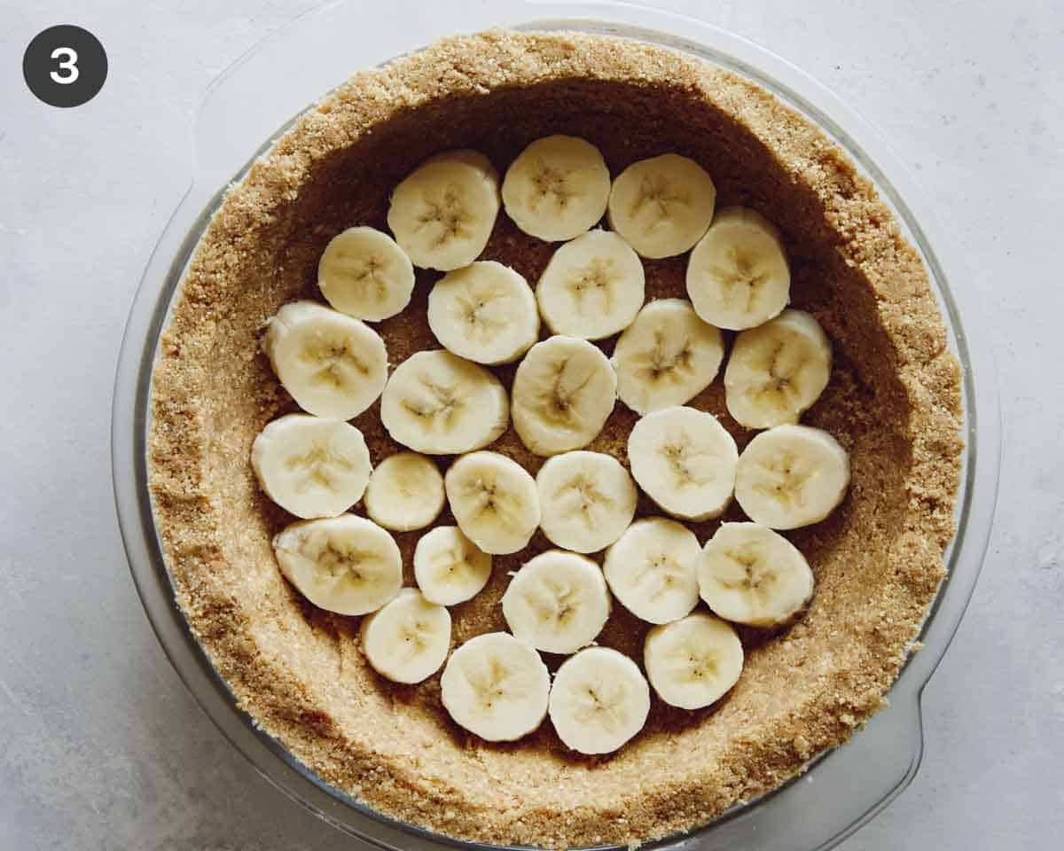 Nilla vaflių plutelė, užpildyta bananų griežinėliais.