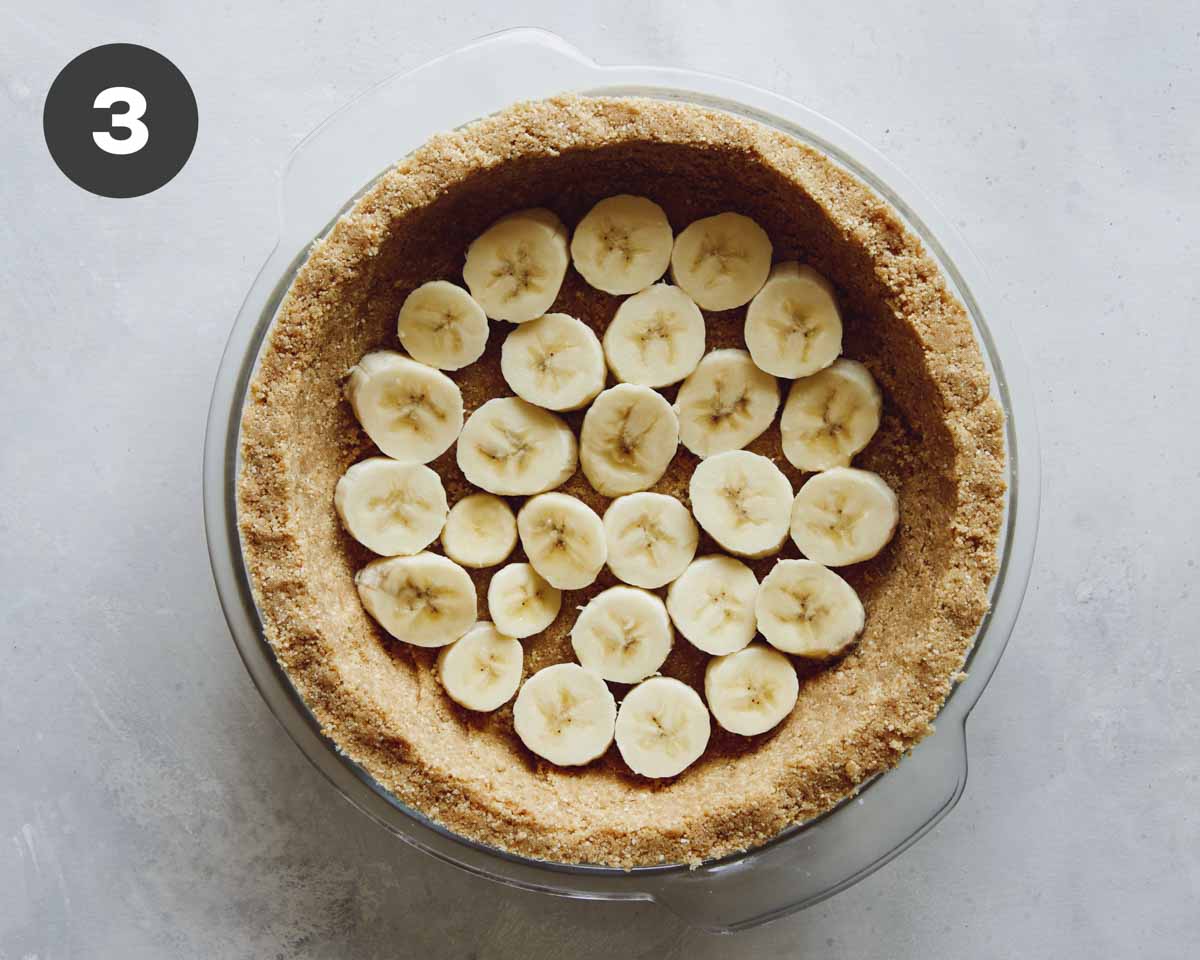 Nilla wafer crust filled with banana slices. 