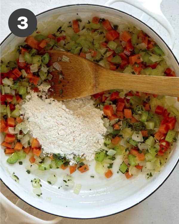 Flour with vegetables in a pot to make soup. 