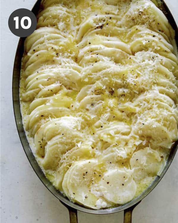Potatoes gratin with parmesan on top.
