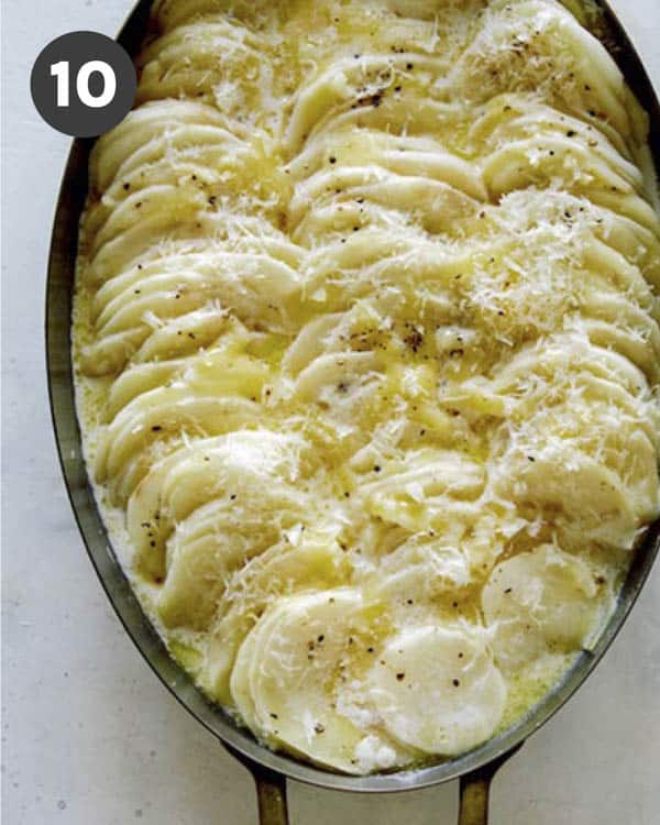 Potatoes gratin with parmesan on top.