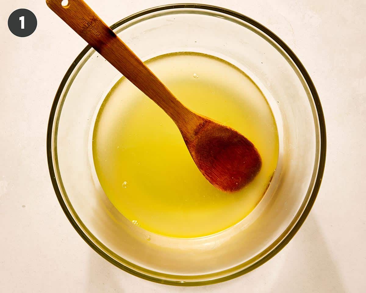 How to make a simple syrup, in a glass bowl.