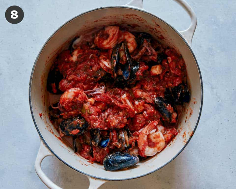 Frutti di Mare simmering in a pot. 