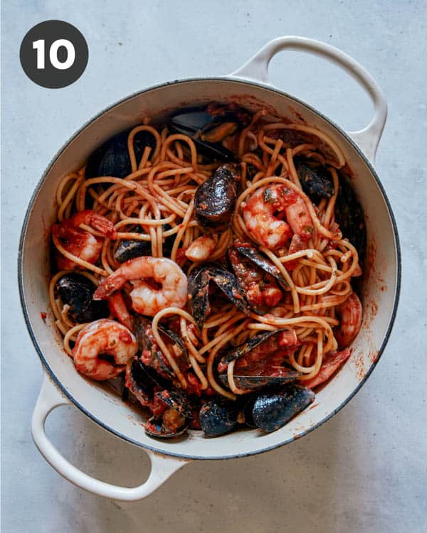 Frutti di mare recipe in a pot.