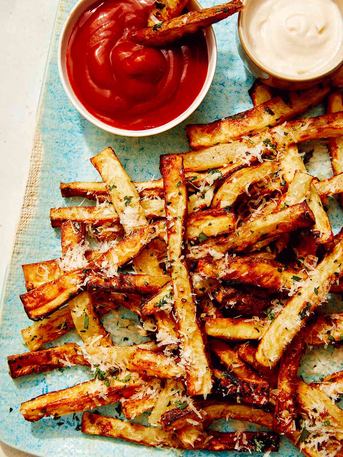 Air fryer french fries with garlic butter. 