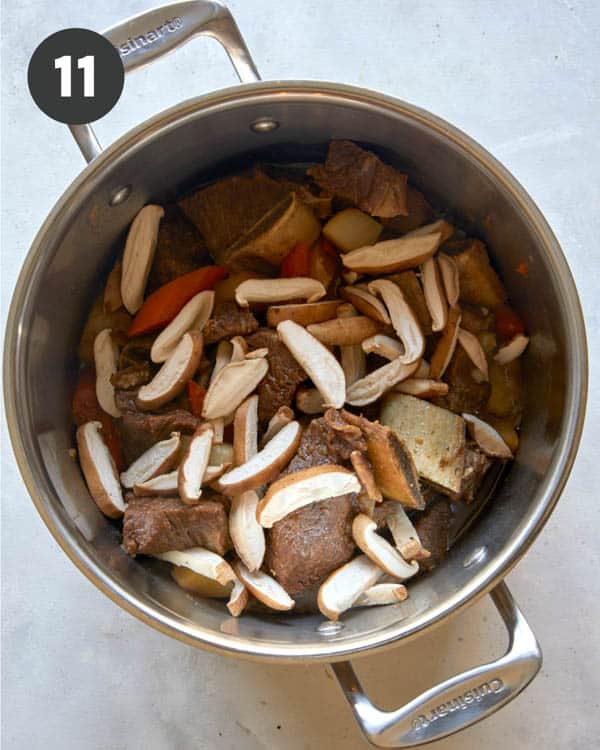 Galbi jjim with mushrooms added into the pot. 