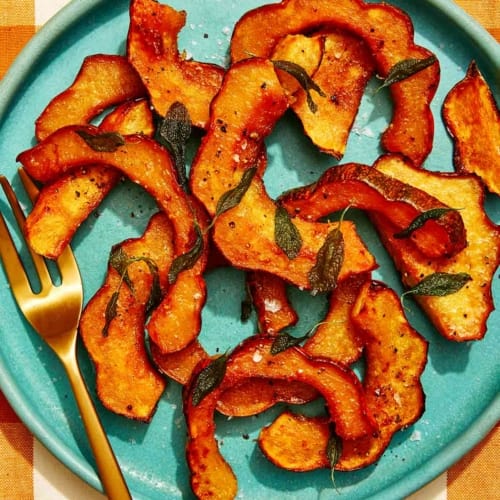 Roasted acorn squash recipe on a plate.