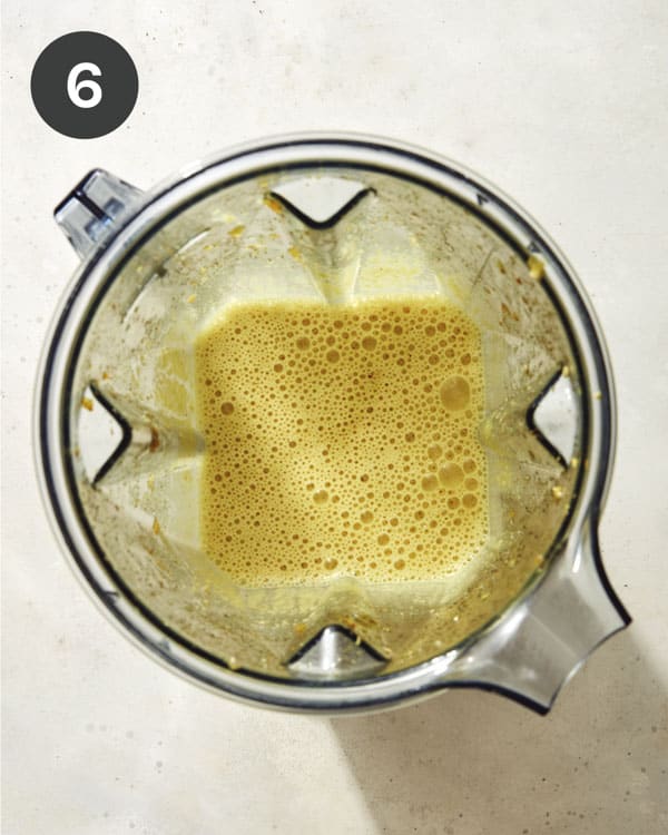 Chicken korma sauce in a blender freshly blended. 