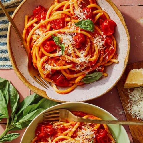 Fresh tomato sauce pasta in bowls ready to be served.