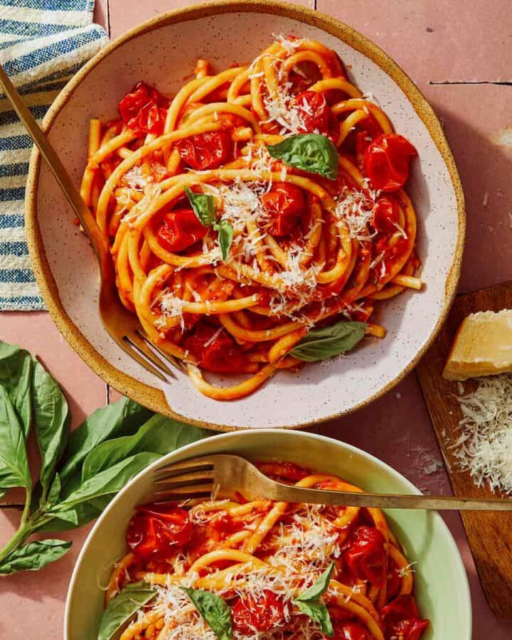 Fresh tomato sauce pasta in bowls ready to be served.