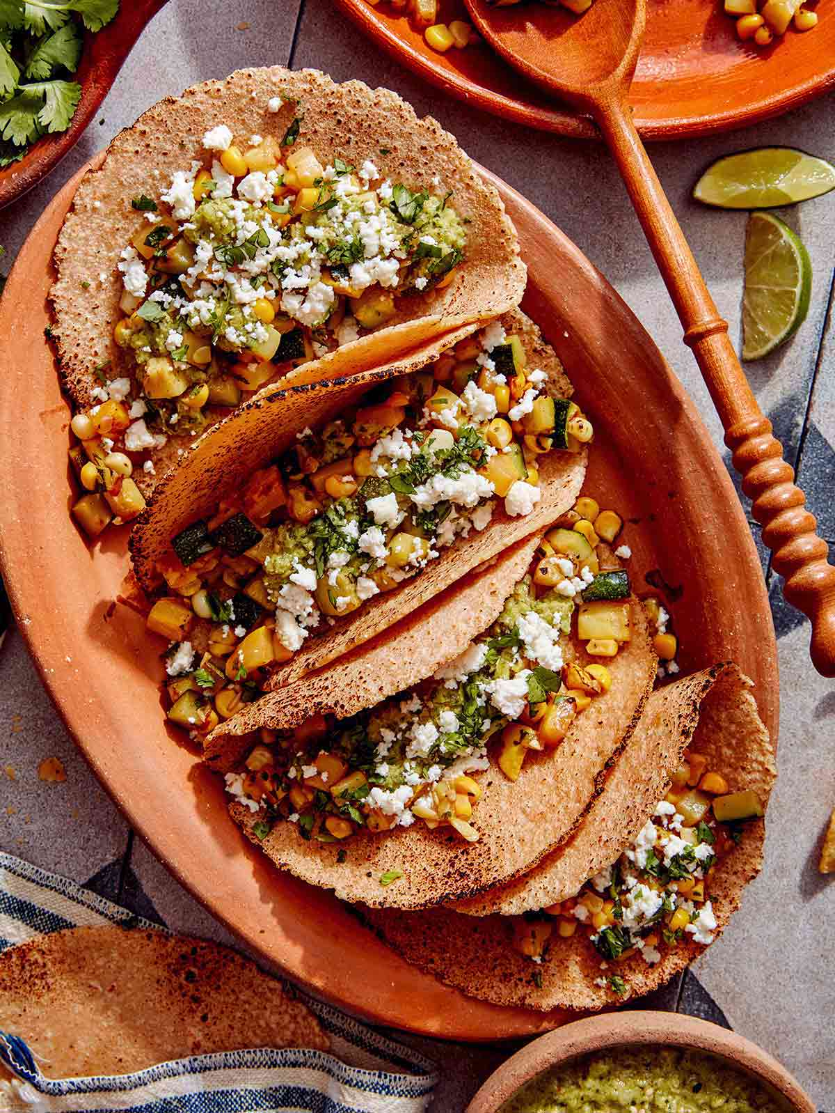 Iš arti vegetariško taco recepto.