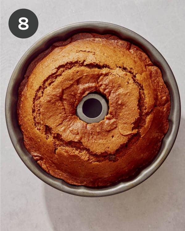 Pumpkin cake freshly baked win a bundt pan.