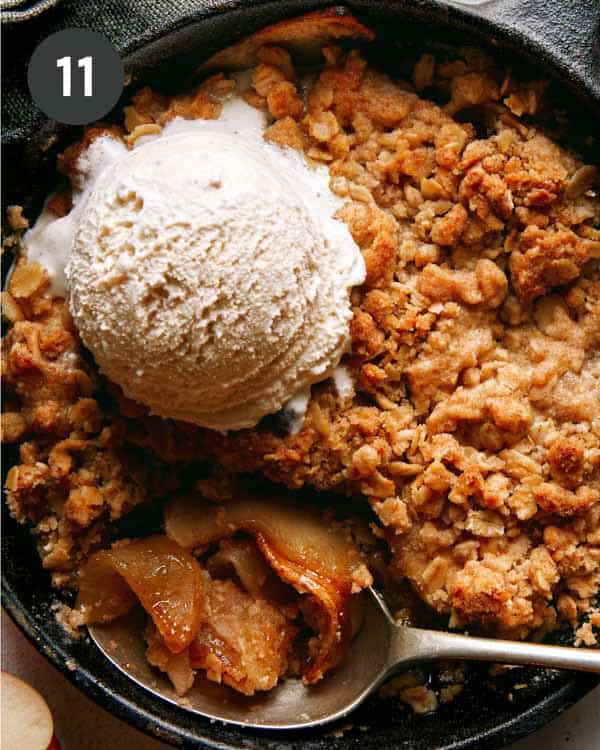 Apple crisp recipes with ice cream. 