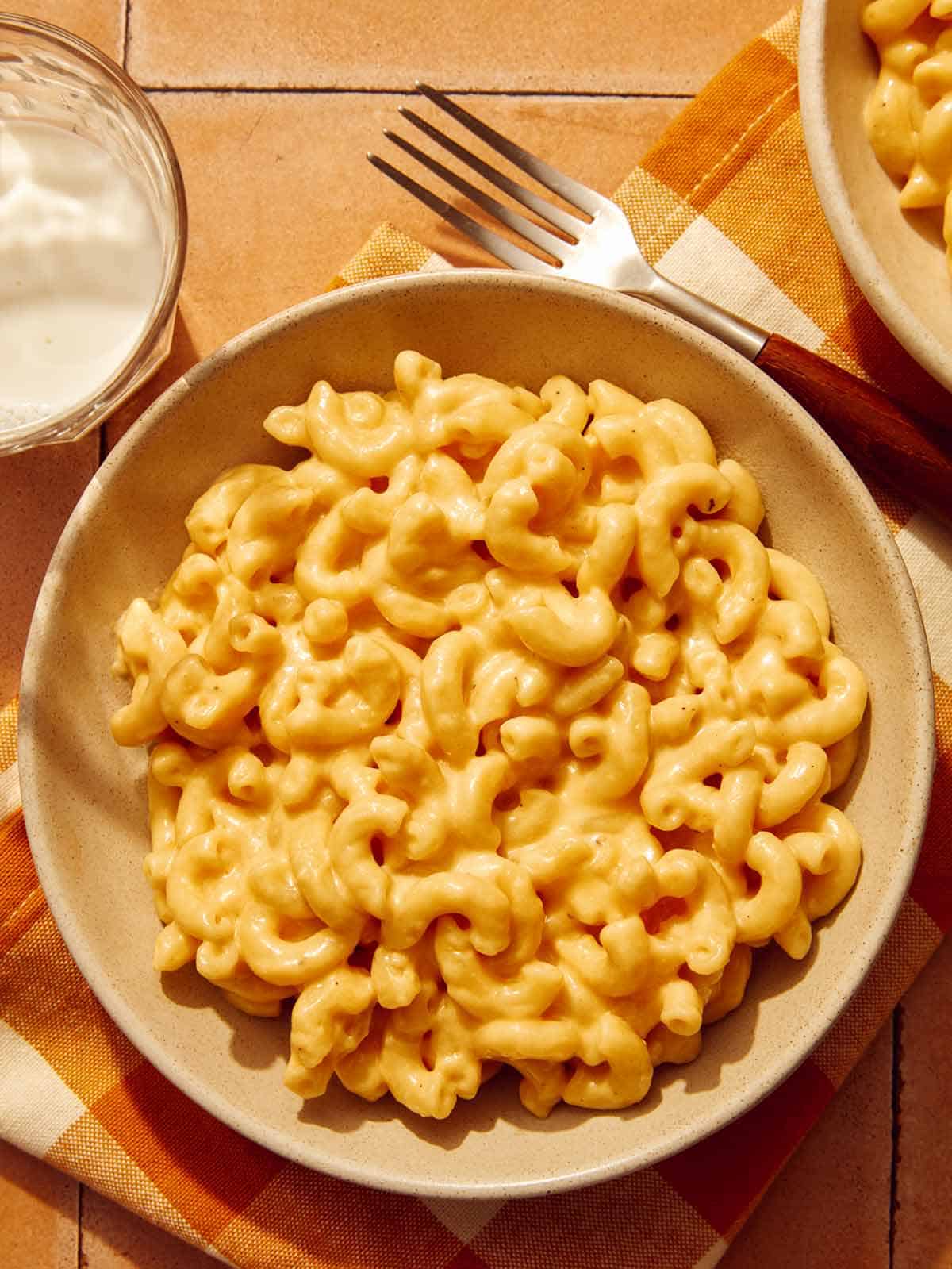 A bowl of crock pot mac and cheese.