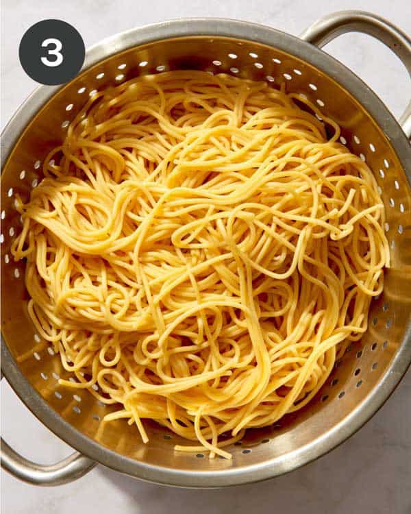 Freshly cooked spaghetti in a colander.